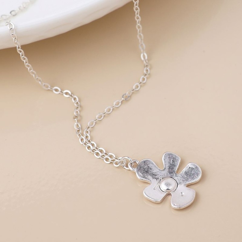 POM: Flower Pendant Necklace