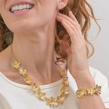 POM: Golden Floral Bloom Collar Necklace