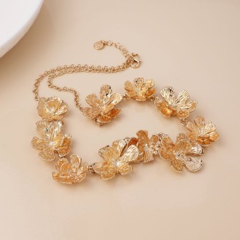 POM: Golden Floral Bloom Collar Necklace