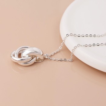 POM: Linked Hoops Pendant Necklace