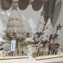 REINDEERS WITH XMAS TREE 30CM