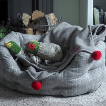 GREY PLAID OVAL BED XL