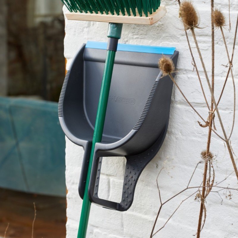 YARD STEP-ON DUSTPAN
