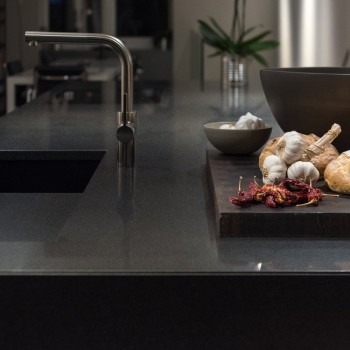 38MM WORKTOP TAURUS BLACK 3.6M 10MM PROFILE