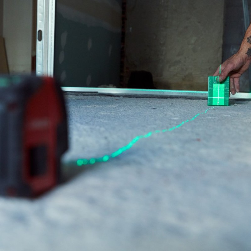 30 m green cross laser level with plumb line for levelling work / NIV30V