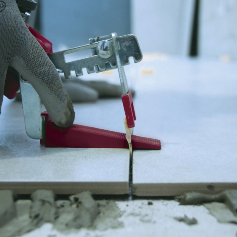 Wedge leveling system / LSPLIER