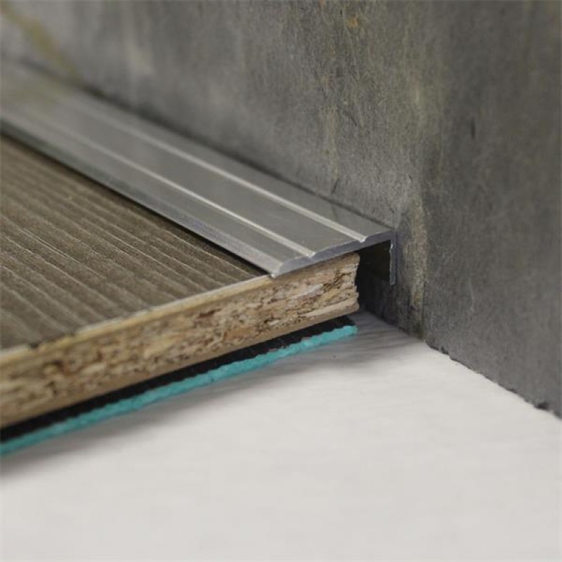 Trojan S/A Angle Edge 25mm x 8mm 0.9m Chrome